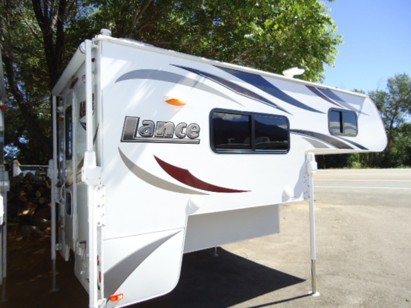 2015 Lance Truck Campers 825