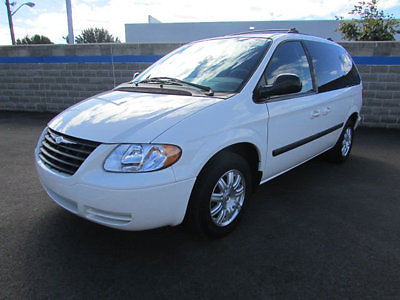 Chrysler : Town & Country 4dr SWB FWD 4 dr swb fwd low miles van automatic gasoline 3.3 l v 6 cyl white