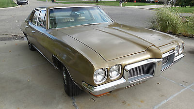 Pontiac : Le Mans 1970 4 door 350 two barrel pontiac le mans gold on gold