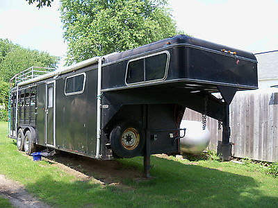 Horse Trailer With Fully Insulated Living Quarters