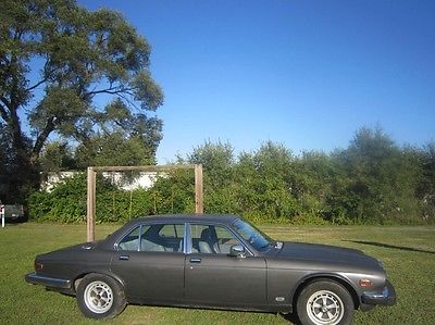 Jaguar : XJ6 CROME 1986 jaguar xj 6 gray in color great body condition good motor and transmission