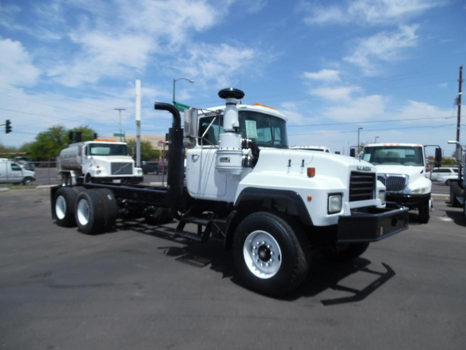 1997 Mack Rd688s