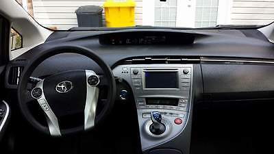 Toyota : Prius Two 4S 2012 gray toyota prius two hybrid 5 dr hatchback excellent condition one owner