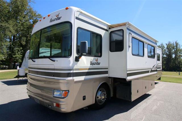 1990 Fleetwood JAMBOREE 23, Rear Bunks and Bath, Dinette, Bed over Cab