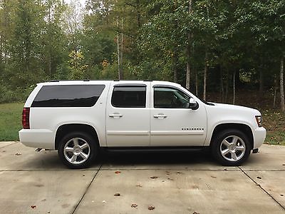 Chevrolet : Suburban LT - fully loaded  2008 chevrolet suburban 1500 4 wd lt excellent shape 72 000 miles loaded