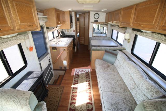 1990 Fleetwood JAMBOREE 23, Rear Bunks and Bath, Dinette, Bed over Cab