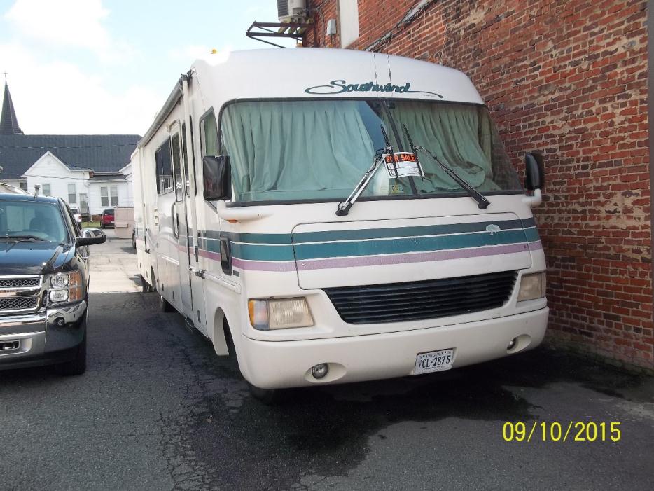 1990 Fleetwood JAMBOREE 23, Rear Bunks and Bath, Dinette, Bed over Cab