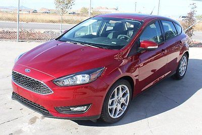 Ford : Focus SE Hatch  2015 ford focus wrecked salvage repairable only 88 miles perfect project l k