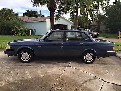 Volvo : 240 Base Sedan 4-Door 1992 volvo 240 runs and drives great solid adult owned car only 1 575.00