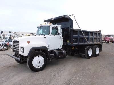 1997 Mack Rd688s