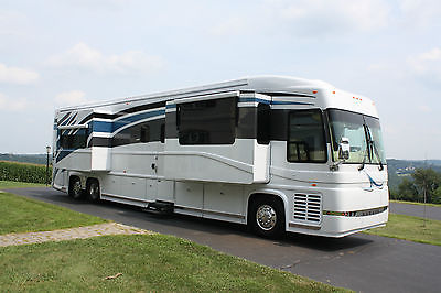 2005 Newell, quad slide, bath and half, triple bunk, like Prevost Star Coach