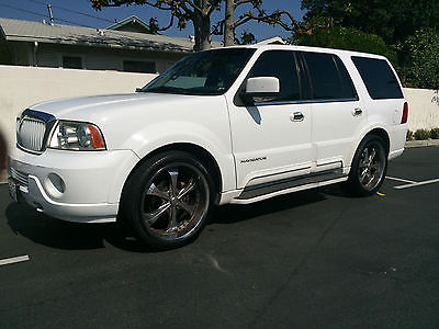 Lincoln : Navigator Navigator Custom 24 Inch Rims! Beautiful and well maintained white 2006 Navigator!