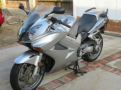 Honda : Interceptor 2005 silver honda vfr 800 interceptor motorcycle