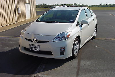 Toyota : Prius Base Hatchback 4-Door 2011 tan leather 112 651 miles for sale by owner runs and drives great 50 mpg