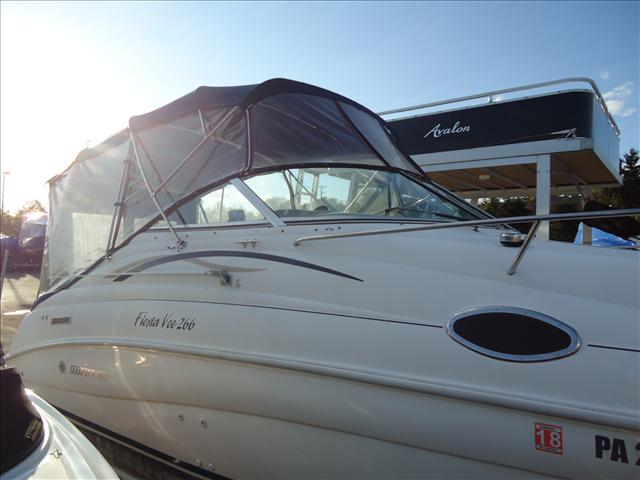 1998 Rinker 266 Fiesta Vee