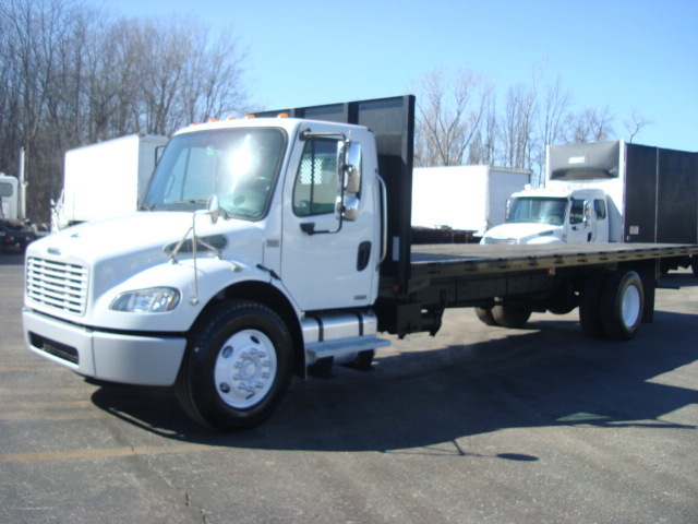 2005 Freightliner Business Class M2 106  Flatbed Truck