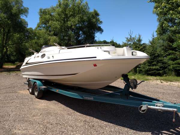 1999 Sea Ray 240  Sundeck