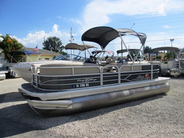 2016 Sun Tracker PARTY BARGE 20 DLX