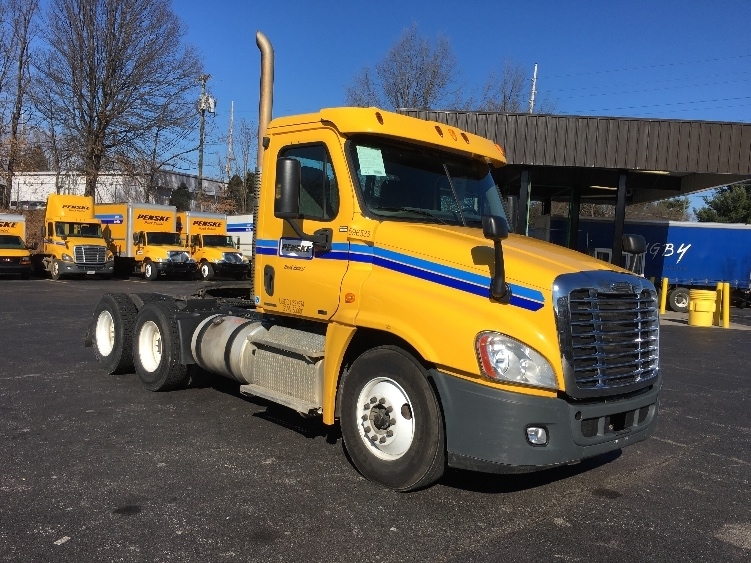 2011 Freightliner Cascadia  Conventional - Day Cab