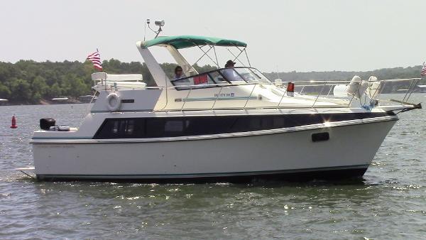 1985 Carver 36 Mariner