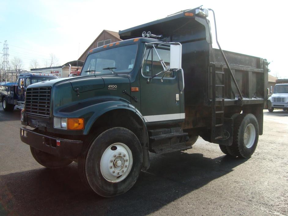 2002 International 4900  Dump Truck