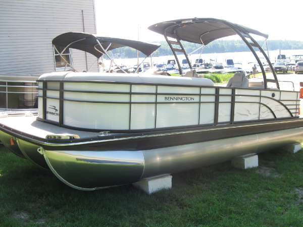 2016 Bennington 2375 GCW Sport Arch