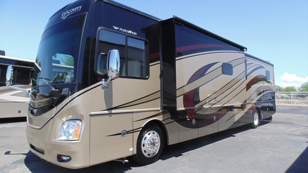 2015 Fleetwood Discovery 40G w/2slds