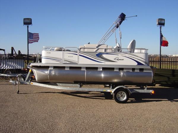2016 APEX MARINE QWest Edge  7516 Outfitter