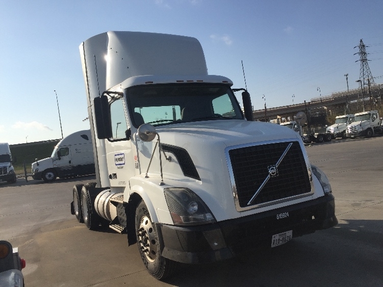 2012 Volvo Vnl  Conventional - Day Cab