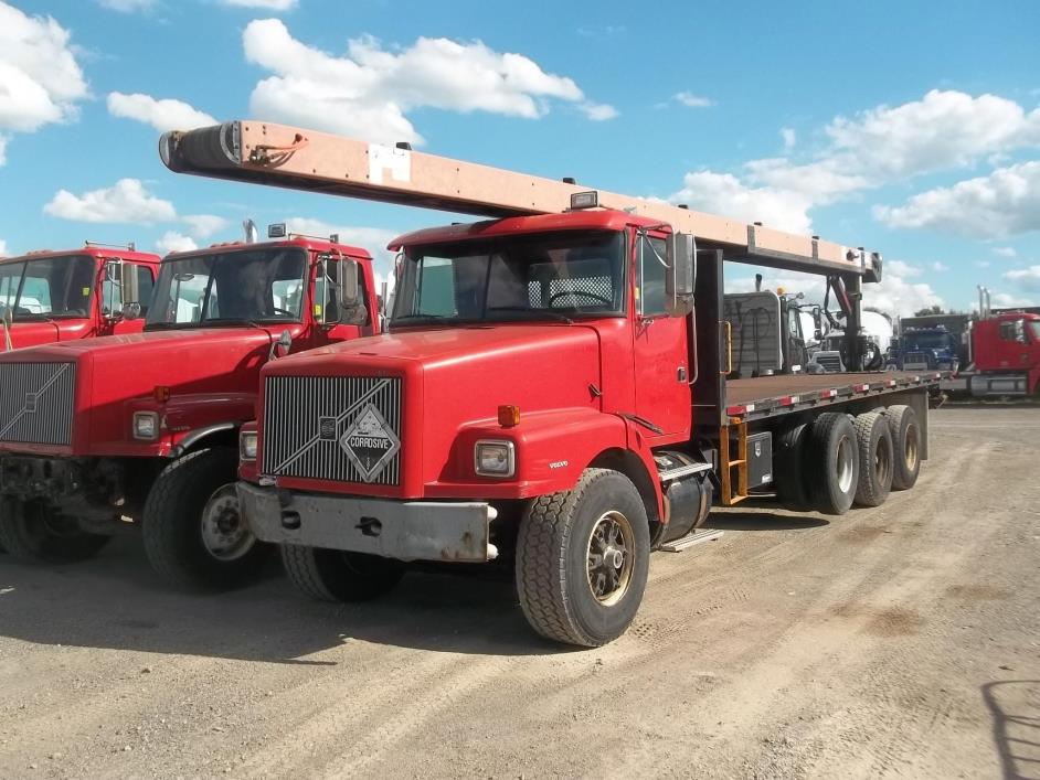 1997 Volvo Wg64  Flatbed Truck