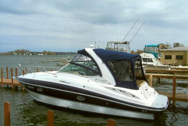 2009 Cruisers Yachts 300 Express