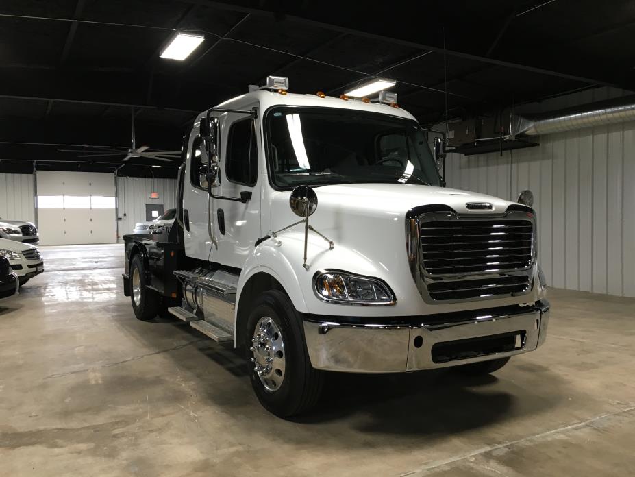 2016 Freightliner Business Class M2 112  Flatbed Truck