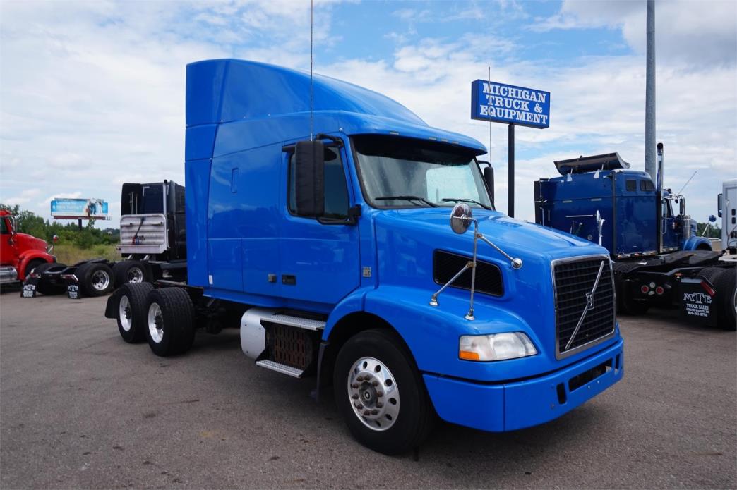 2012 Volvo Vnm420  Conventional - Sleeper Truck