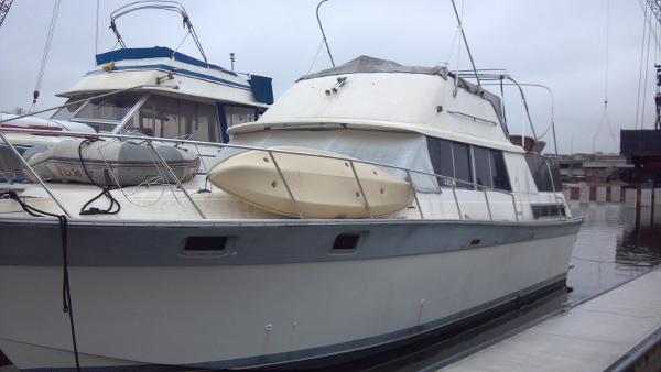 1987 Silverton 40' AFT CABIN