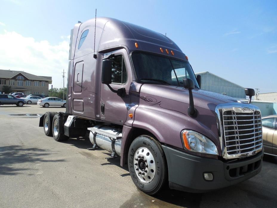 2010 Freightliner Cascadia  Conventional - Sleeper Truck