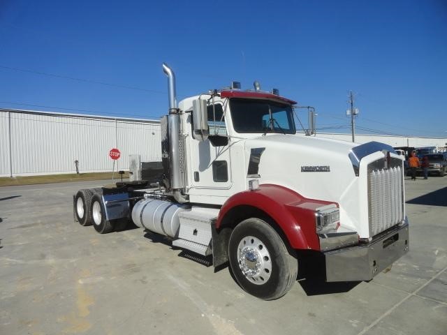 2005 Kenworth T800  Conventional - Day Cab