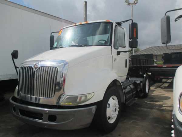 2005 International 8600  Conventional - Day Cab