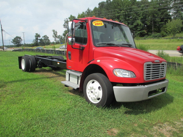 2011 Freightliner Business Class M2 106  Cab Chassis