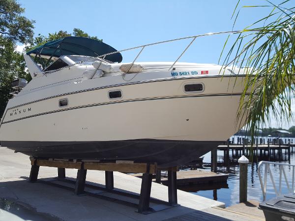 1996 Maxum 2700 SCR