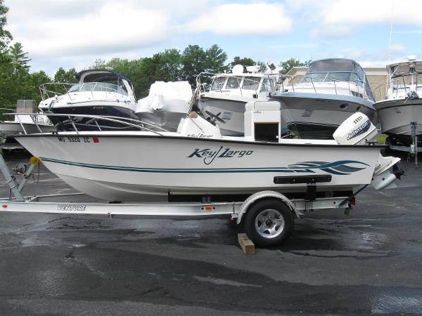 2000 Key Largo 180 Center Console