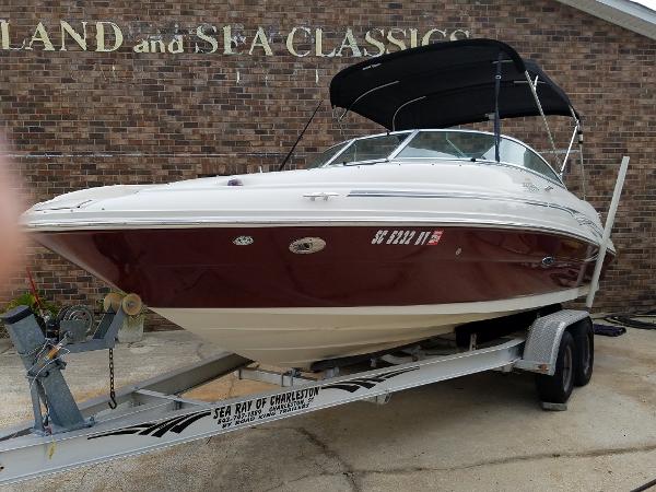 2006 Sea Ray 220 Sun Deck