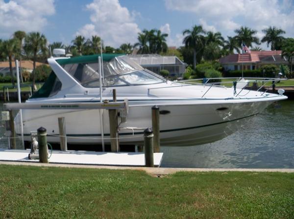 1999 Chris-Craft 328 Express Cruiser