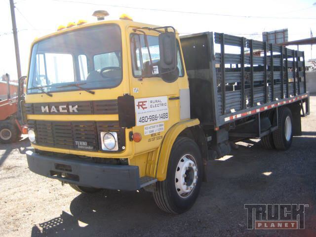 1990 Mack Ms200p  Flatbed Truck