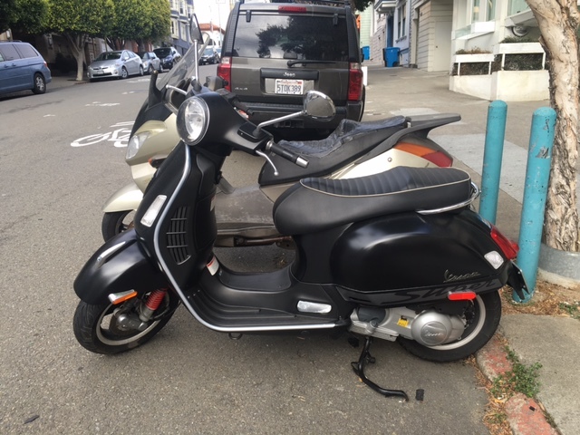 2016 Vespa 946 Emporio Armani