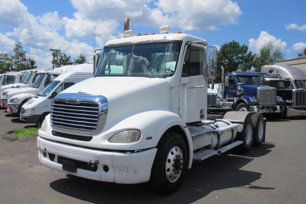 2010 Freightliner Columbia  Conventional - Day Cab