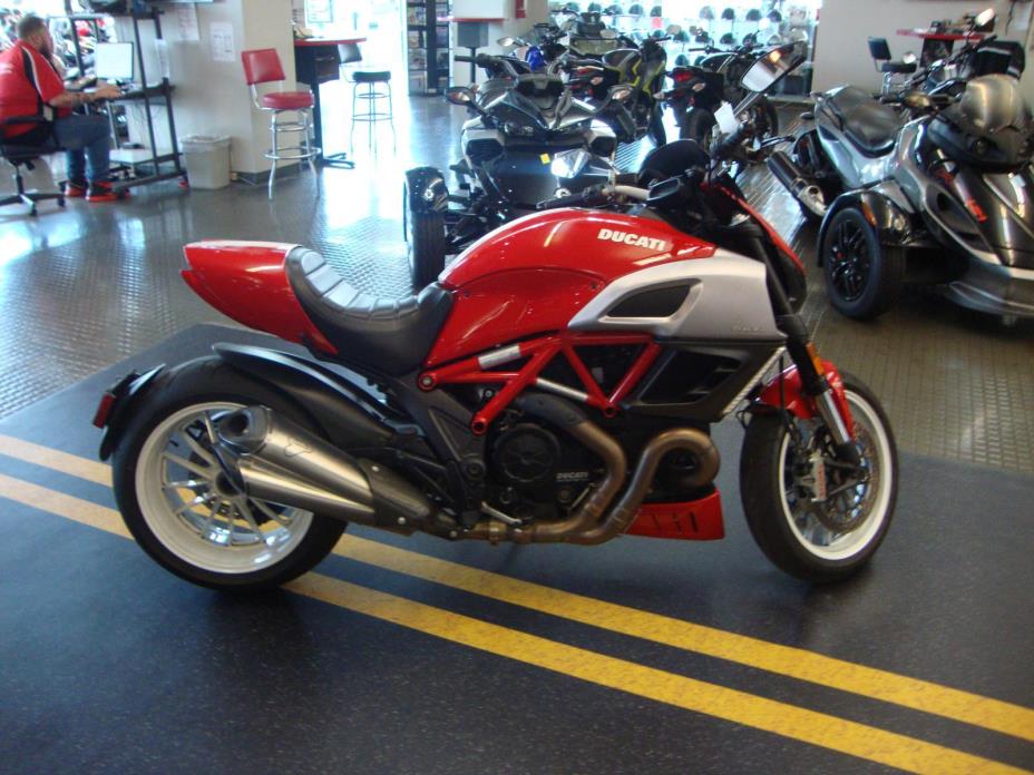 2010 Ducati MONSTER 696
