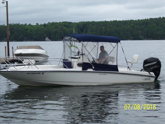 2008 Boston Whaler 230