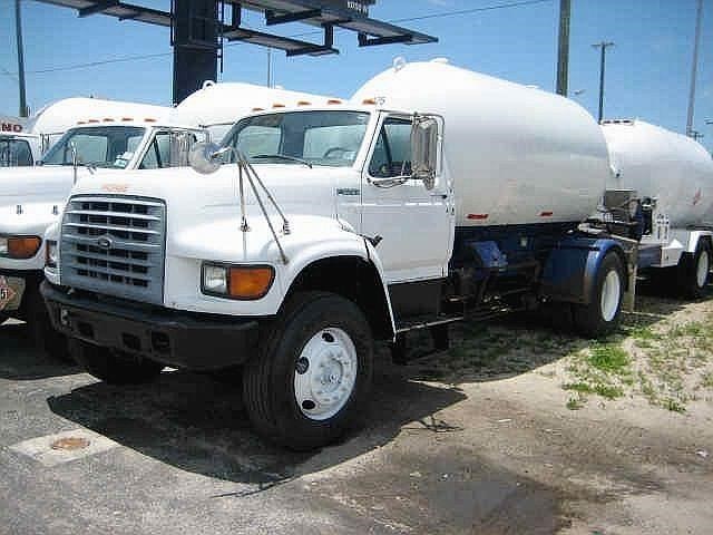 1998 Ford F700  Tanker Truck