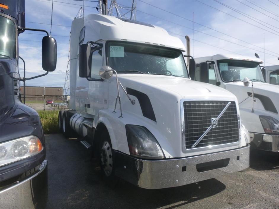 2012 Volvo Vnl64t300  Conventional - Sleeper Truck