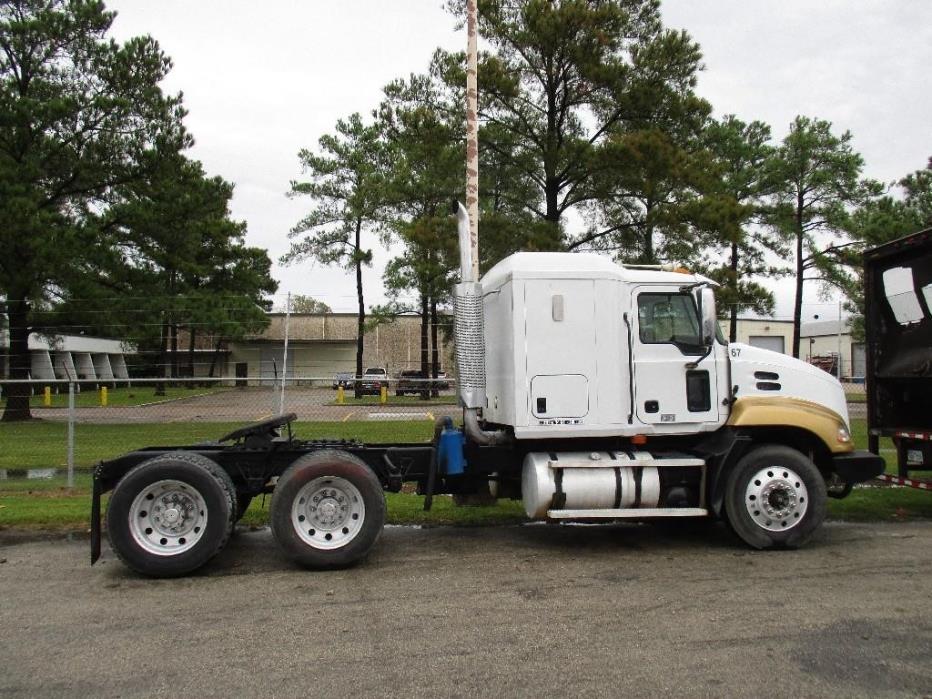 2004 Mack Vision  Conventional - Sleeper Truck